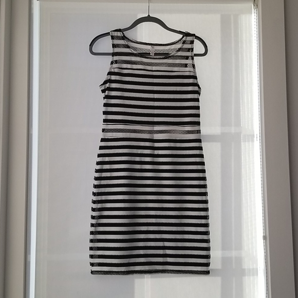 Black & White Striped Bodycon Dress - Picture 4 of 7
